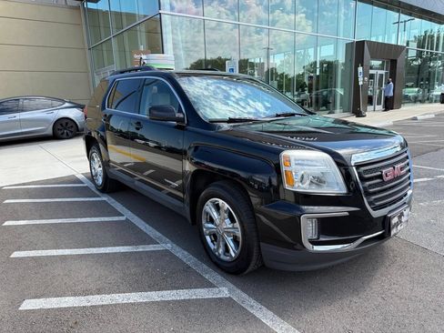 Used 2017 GMC Terrain SLE w/ Convenience Package FWD image 2