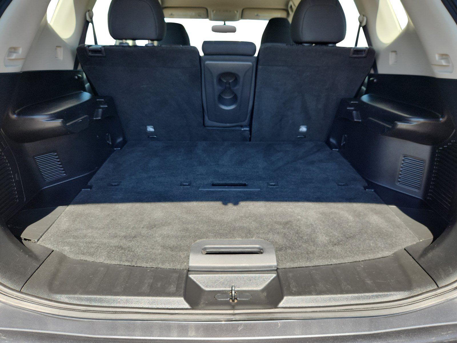 Used 2018 Nissan Rogue S AWD/4WD image 19