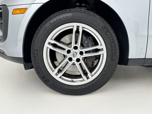 Certified 2025 Porsche Macan AWD/4WD image 35