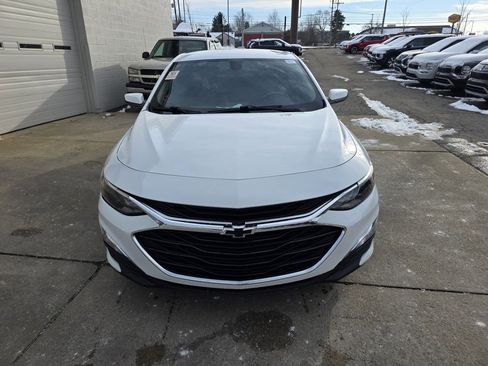 Used 2020 Chevrolet Malibu RS image 2