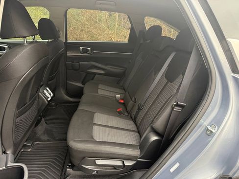 Used 2022 Kia Sorento LX image 13