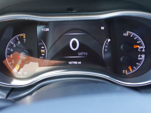 Used 2017 Jeep Grand Cherokee Limited image 9