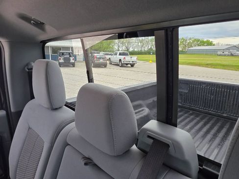 Used 2015 Ford F250 XLT w/ XLT Premium Package image 23