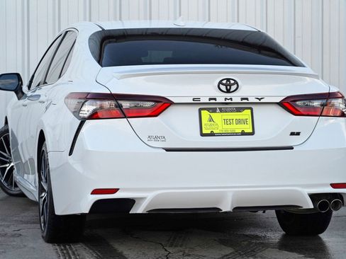 Used 2021 Toyota Camry SE w/ Convenience Package image 5