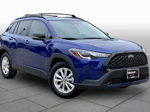 Used 2025 Toyota Corolla Cross LE FWD image 3