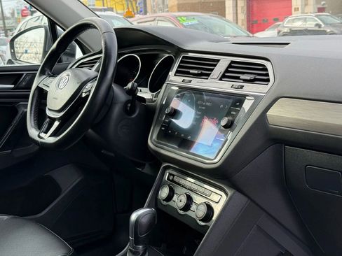 Used 2018 Volkswagen Tiguan SE w/ Panoramic Sunroof Package image 53