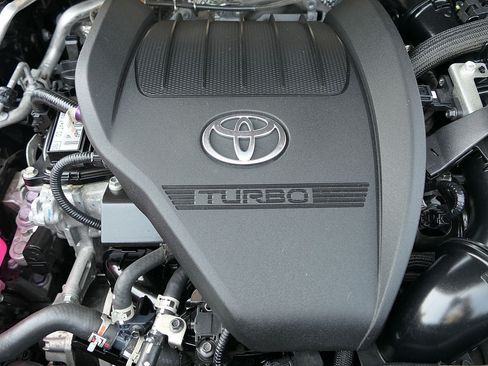Used 2024 Toyota Highlander LE FWD image 25