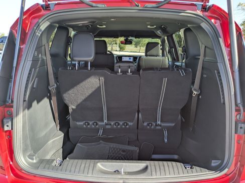 Used 2026 Chrysler Pacifica Select image 13