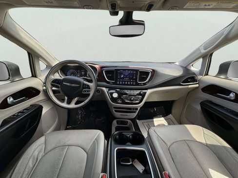 Used 2018 Chrysler Pacifica Limited w/ Advanced Safetytec Group FWD image 22