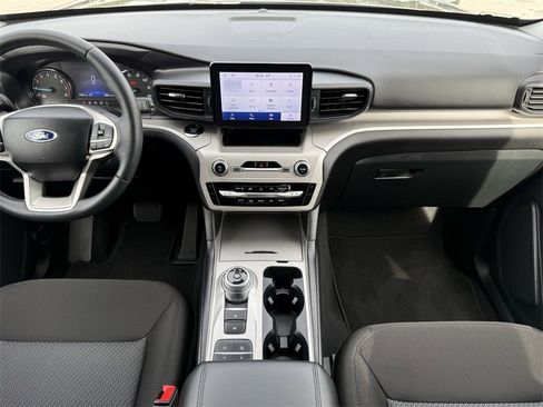 Used 2024 Ford Explorer XLT image 16