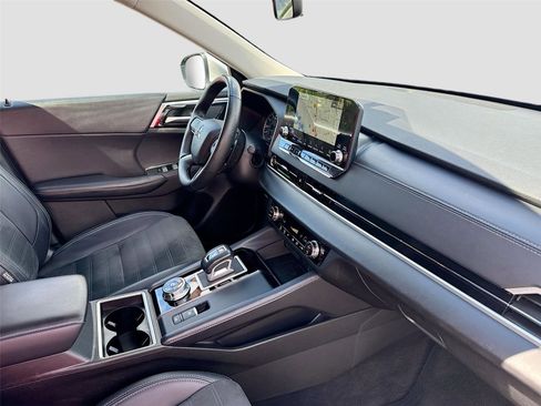 Used 2024 Mitsubishi Outlander SE image 28