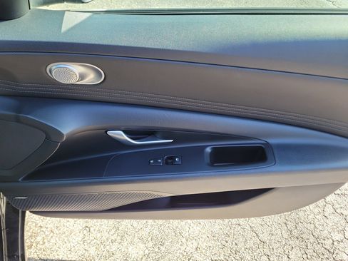 Used 2021 Hyundai Elantra Limited FWD image 10