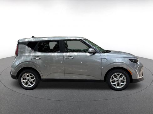 Used 2025 Kia Soul LX w/ LX Technology Package FWD image 8