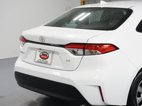 Certified 2025 Toyota Corolla LE FWD image 9