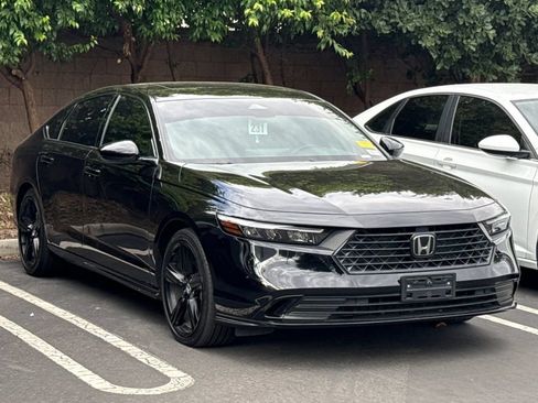 Used 2025 Honda Accord Sport image 1