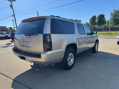 Used 2013 Chevrolet Suburban LS RWD image 8