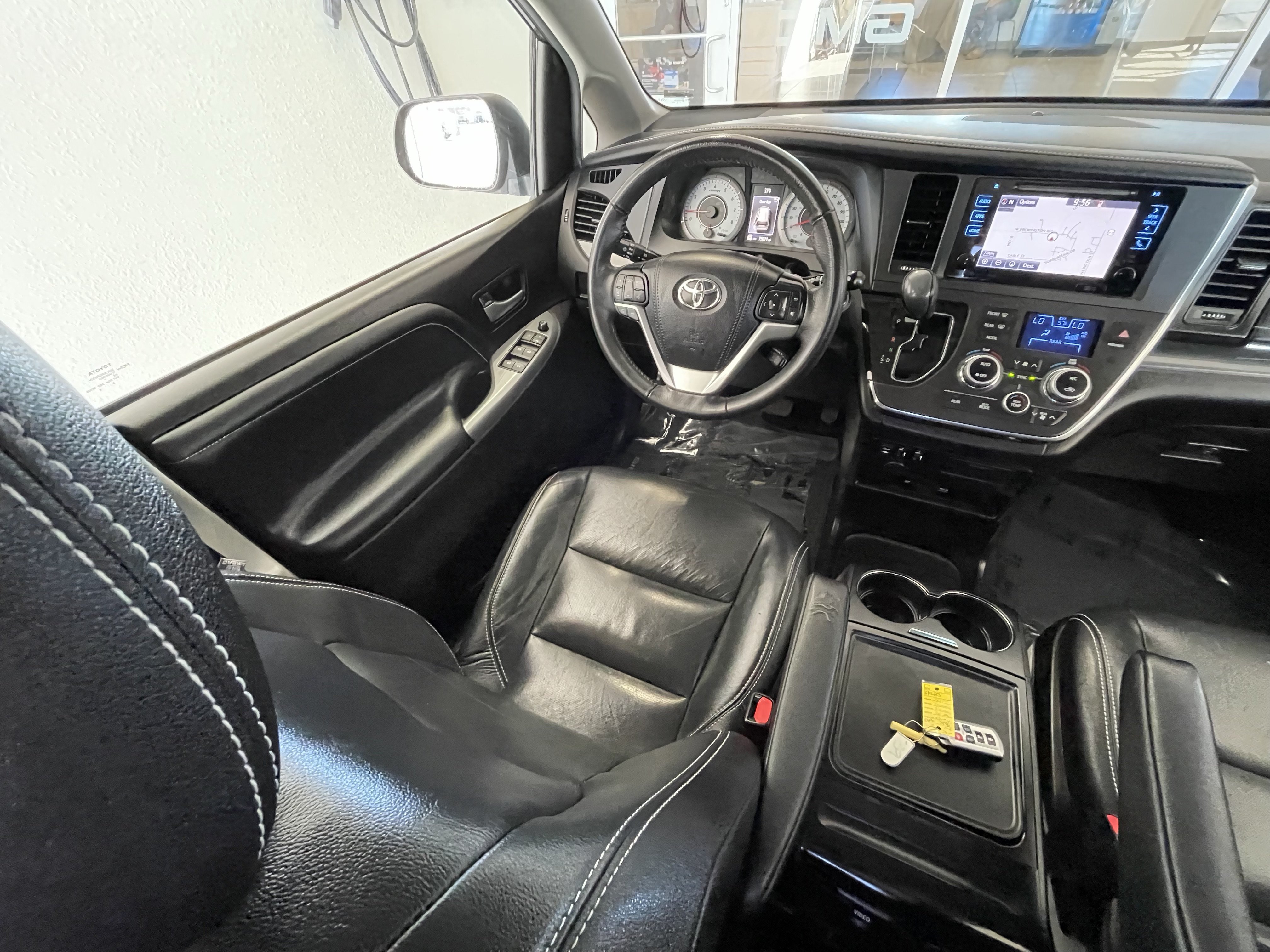 Used 2017 Toyota Sienna SE Premium FWD image 28