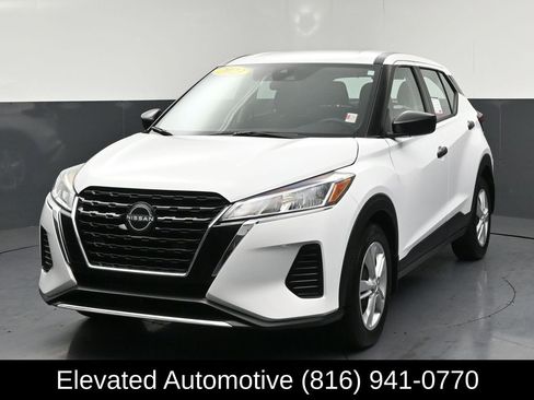 Used 2023 Nissan Kicks S image 3