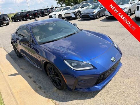 Used 2024 Toyota GR86 Premium RWD image 3