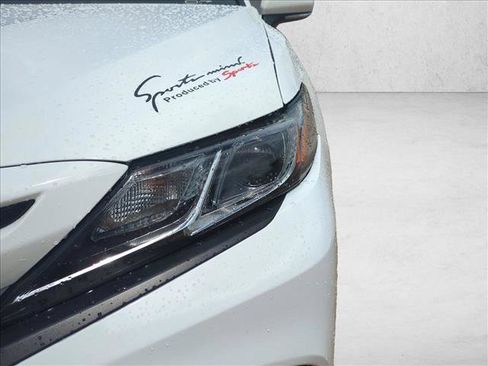 Used 2020 Toyota Camry SE FWD image 9