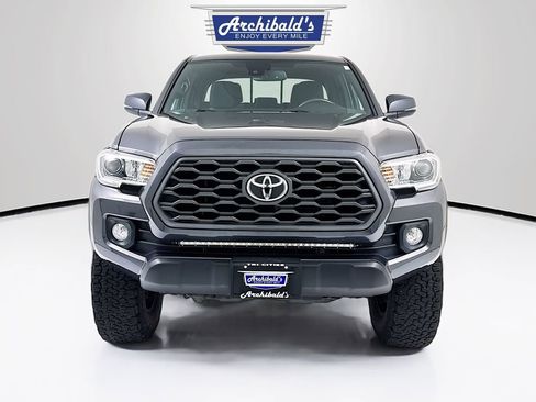 Used 2020 Toyota Tacoma TRD Off-Road image 2