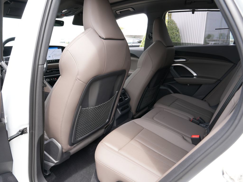Used 2025 Audi Q5 Premium Plus w/ Premium Plus AWD/4WD image 22