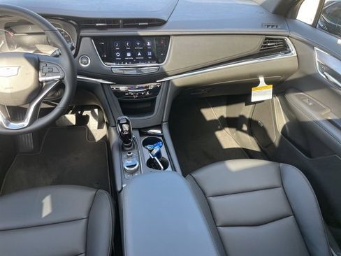 New 2025 Cadillac XT6 Luxury image 33