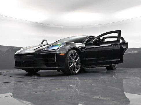 New 2025 Porsche Panamera 4 image 38
