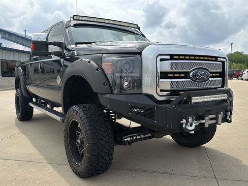 Used 2014 Ford F250 Platinum w/ FX4 Off-Road Package image 32