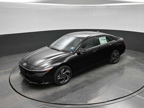 New 2026 Hyundai Elantra Limited FWD image 29