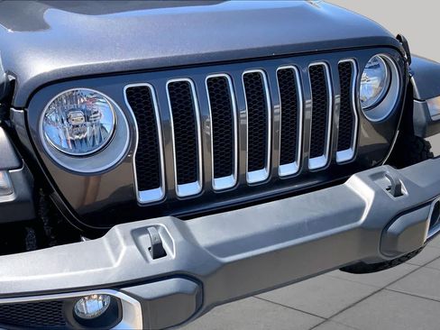 Used 2020 Jeep Wrangler Unlimited Sahara w/ Uconnect 4C Nav & Sound Group AWD/4WD image 28