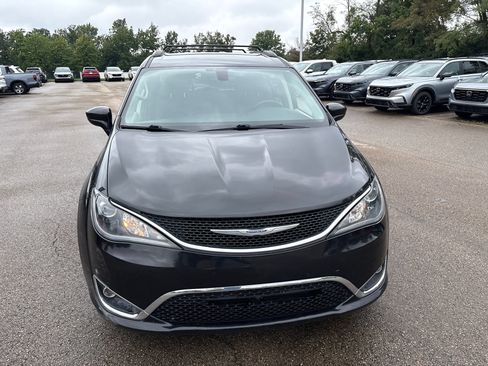 Used 2017 Chrysler Pacifica Touring-L FWD image 17