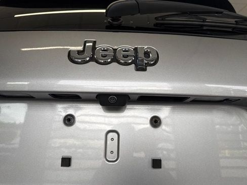 Used 2019 Jeep Cherokee Latitude Plus AWD/4WD image 18