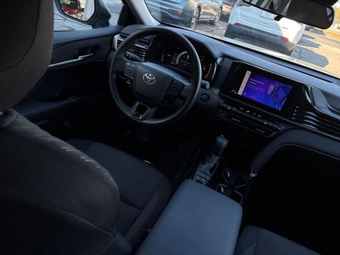 Used 2025 Toyota Camry LE image 33