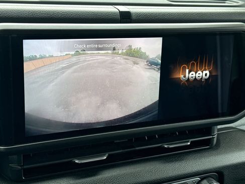 Used 2025 Jeep Wrangler Unlimited Sport AWD/4WD image 19