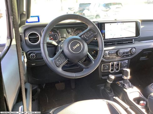 Used 2024 Jeep Gladiator Sport AWD/4WD image 8