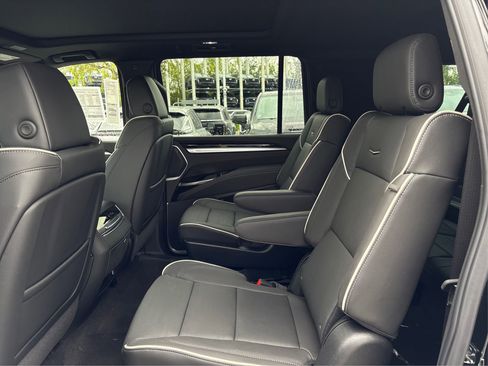 New 2026 Cadillac Escalade ESV Sport w/ LPO, ONYX Package AWD/4WD image 10