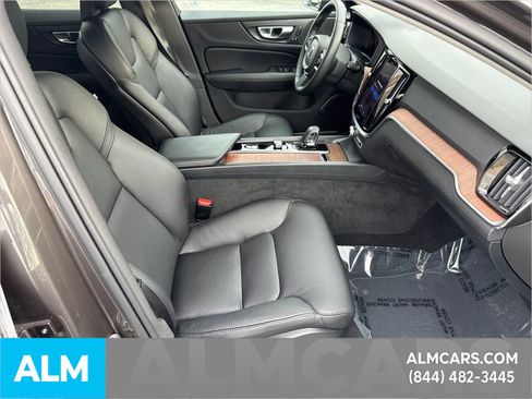 Used 2024 Volvo V60 B5 Cross Country Plus image 16