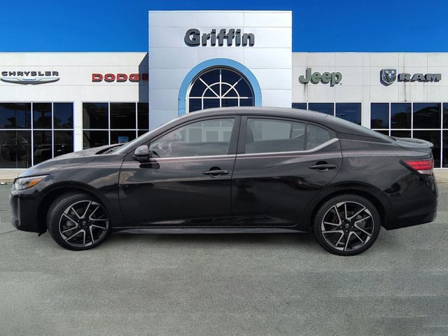 Used 2025 Nissan Sentra SR FWD image 10