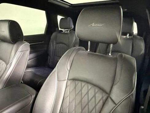 Used 2022 Buick Enclave Avenir FWD image 33