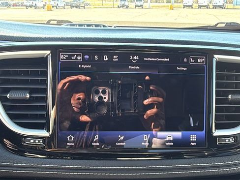 Used 2022 Chrysler Pacifica Touring-L image 24