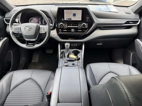 Certified 2025 Toyota Highlander XSE AWD/4WD image 23