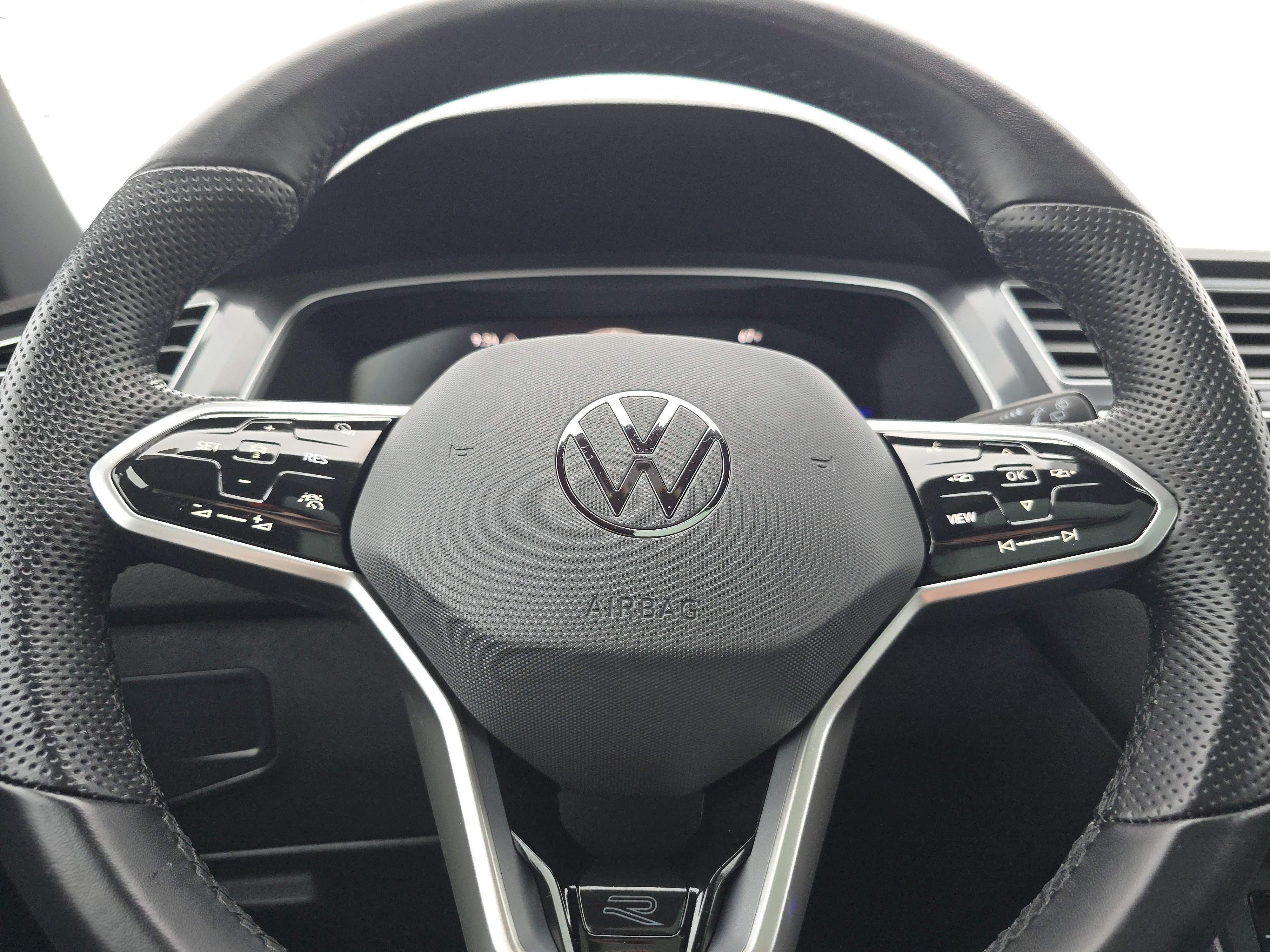 Certified 2024 Volkswagen Tiguan SE R-Line AWD/4WD image 22