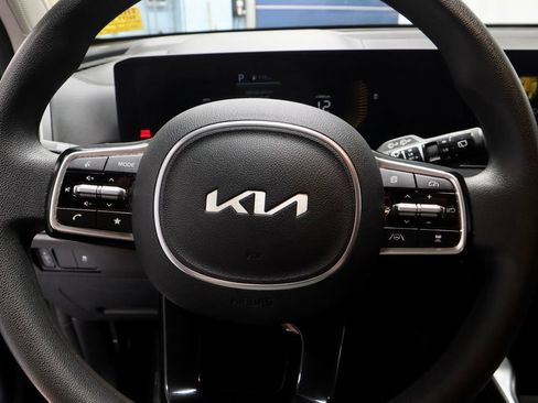 Used 2025 Kia Sorento LX FWD image 31