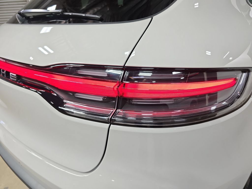 Certified 2026 Porsche Macan AWD/4WD image 30