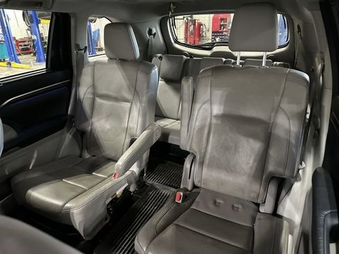 Used 2016 Toyota Highlander Limited image 29