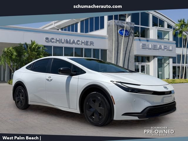Used 2025 Toyota Prius LE FWD image 1