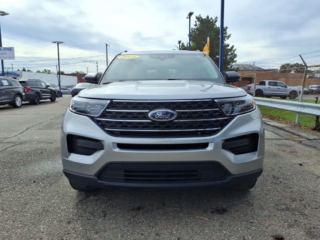 Certified 2024 Ford Explorer XLT w/ Class IV Trailer Tow Package AWD/4WD image 2
