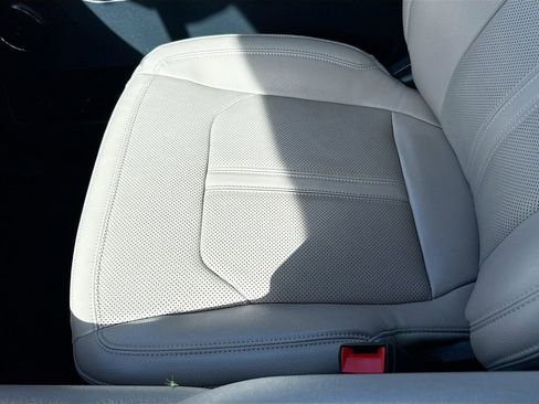 Used 2023 Ford Expedition Limited image 22