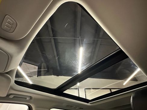 Used 2025 Ford Expedition Platinum image 41